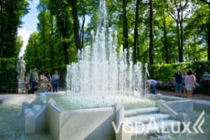 Запуск фонтанов в Летнем саду в Санкт-Петербурге