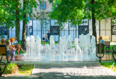 Цветодинамический фонтан в московском парке