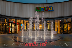 Пешеходный фонтан у торгового центра МЕГА Дыбенко