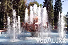 Горно-Алтайск цветомузыкальный фонтан в центральном сквере