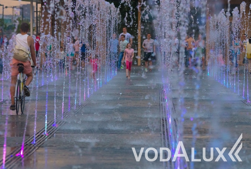 Цветодинамический фонтан напротив ЦПКиО им.Горького на территории парка искусств "Музеон"