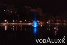 Плавающий фонтан в парке города Уфы