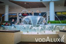 Необычный фонтан в торговом центре во Владивостоке