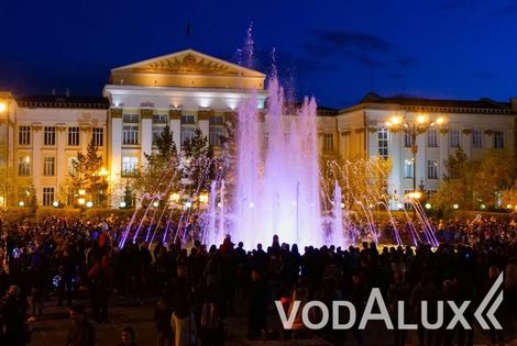 Цветомузыкальный фонтан на площади Ленина в Чите
