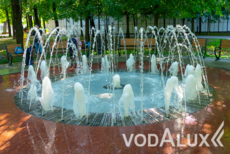 Цветодинамический фонтан в московском парке