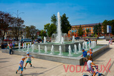 Цветомузыкальный фонтан на площади Юности в Орле