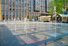 Цветодинамический фонтан на стилобате ЖК Царская площадь