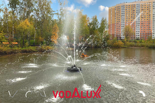Установка плавающего фонтана в московском парке