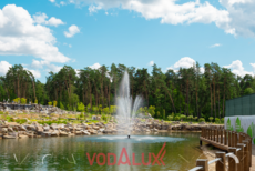 Плавающий фонтан в парке Малевича