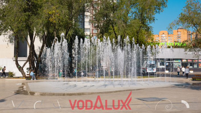 Пешеходный фонтан с треугольной чашей в Москве