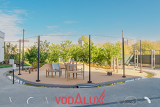 Кольцевой ручей с водной игровой площадкой в ЖК Роттердам в Москве.