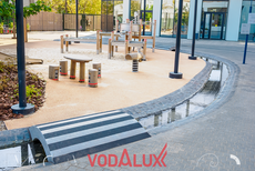 Кольцевой ручей с водной игровой площадкой в ЖК Роттердам в Москве.