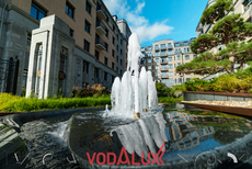 Два новых гранитных фонтана в парадном дворе элитного ЖК