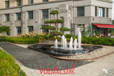 Два новых гранитных фонтана в парадном дворе элитного ЖК