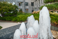 Два новых гранитных фонтана в парадном дворе элитного ЖК