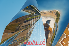 Скульптурный фонтан в виде ленты Мёбиуса